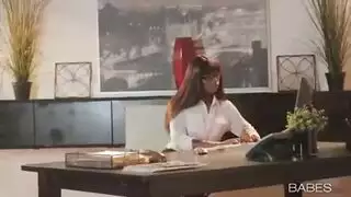 الأمين امرأة سوداء مع الكمال الجلد على نحو سلس والملاعين مع رئيسها في مكتب الأمين امرأة سوداء مع الكمال الجلد على نحو سلس والملاعين مع رئيسها في مكتب