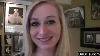شقراء رائعة تحصل على بعض عروض العمل المثيرة لأنها تحب ممارسة الجنس أكثر من أي شيء آخر. شقراء رائعة تحصل على بعض عروض العمل المثيرة لأنها تحب ممارسة الجنس أكثر من أي شيء آخر.