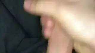 شاب صغير شاب يلعب بالخيار شاب صغير شاب يلعب بالخيار