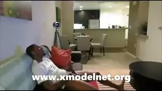 مثليك جبهة مورو مثير من الخلف من قبل رجل قوي، بينما تمتع مركزها وشريكها. مثليك جبهة مورو مثير من الخلف من قبل رجل قوي، بينما تمتع مركزها وشريكها.