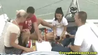 اثنين من الرجال يمارس الجنس مع النساء إيمبريونادوا والقيام بكل شيء في المجموعة اثنين من الرجال يمارس الجنس مع النساء إيمبريونادوا والقيام بكل شيء في المجموعة