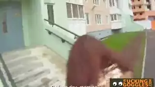 امرأة سمراء روسية صغيرة ، نزلت ريلا على ركبتيها وبدأت في مص قضيب ضخم مثل الفاسقة امرأة سمراء روسية صغيرة ، نزلت ريلا على ركبتيها وبدأت في مص قضيب ضخم مثل الفاسقة