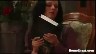 يتم ربط الرقيق مفلس مع أباريق حليب ضخمة وتعرض للتعذيب كل يوم من قبل سيدها يتم ربط الرقيق مفلس مع أباريق حليب ضخمة وتعرض للتعذيب كل يوم من قبل سيدها