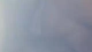 امرأة ناضجة تضاجع شابًا أصغر سنًا بجانب حمام السباحة الخاص بها ، بينما يكونان بمفردهما امرأة ناضجة تضاجع شابًا أصغر سنًا بجانب حمام السباحة الخاص بها ، بينما يكونان بمفردهما
