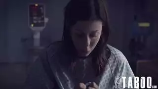 بعد أن تم سحبها من قبل عدة رجال ، جلست عن طيب خاطر على ركبتيها بعد أن تم سحبها من قبل عدة رجال ، جلست عن طيب خاطر على ركبتيها