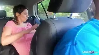 التركية الناضجة من اثنين من اللاعبين الألمان مارس الجنس في طريقهما إلى المنزل في السيارة التركية الناضجة من اثنين من اللاعبين الألمان مارس الجنس في طريقهما إلى المنزل في السيارة