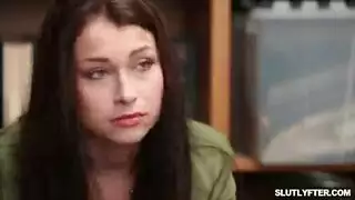 امرأة سمراء أقرن ، جنيفر ماسون هو الحصول على أداة ضخمة زميلها ، في حين على طاولة التدليك امرأة سمراء أقرن ، جنيفر ماسون هو الحصول على أداة ضخمة زميلها ، في حين على طاولة التدليك