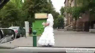 تقع العروس الداعر القذرة بجانب زوجها بينما يضع صديقته الجديدة في مزاج من أجل المتعة اللطيفة. تقع العروس الداعر القذرة بجانب زوجها بينما يضع صديقته الجديدة في مزاج من أجل المتعة اللطيفة.