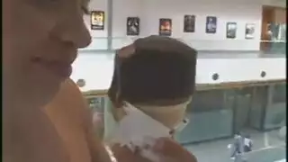 امرأة سمراء في سن المراهقة الطازجة، هي دائما مص ديك شريكها في حين أن صديقته تنتظره. امرأة سمراء في سن المراهقة الطازجة، هي دائما مص ديك شريكها في حين أن صديقته تنتظره.