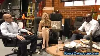 بنت تقذف المني في فم رجل سكسي