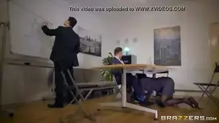 كان ميا ميلون يمنح تدليكا ساخنا لشخص تحبه كثيرا، قبل أن مارس الجنس معها. كان ميا ميلون يمنح تدليكا ساخنا لشخص تحبه كثيرا، قبل أن مارس الجنس معها.