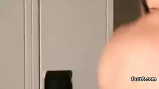 الطالبة المنيوكة تتلصص على الشاب العاري وتهيج على زبه وتمارس معه أحلى جنس في المدرسة الطالبة المنيوكة تتلصص على الشاب العاري وتهيج على زبه وتمارس معه أحلى جنس في المدرسة