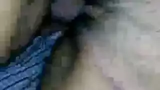عاهرة سمراء في عمل عصابة بانج