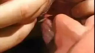 كانت درو تستحم في حمام مريح وانتهى بها الأمر بالغش على صديقها مع صديقه