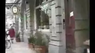 جميل امرأة سمراء جبهة مورو يحصل الهرة اصابع الاتهام من صديقها مثليه لها.