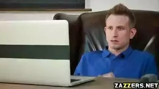 مدرسة قحبة تتلصص على زميلها يشاهد فيلم سكس تمص زبه و تركبه في غرفة المدرسين