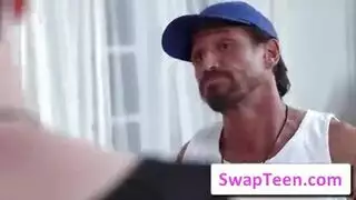 تعطي ناديا سافاليا هزات الجماع اللطيفة للرجال الذين يحافظون على رضائها ، قبل أن يمارس الجنس معهم بشدة تعطي ناديا سافاليا هزات الجماع اللطيفة للرجال الذين يحافظون على رضائها ، قبل أن يمارس الجنس معهم بشدة