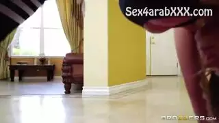 سكس مترجم - تحدى رفيقة السكن الميلف الشرموطة للتوقف عن التدخين من أجل نيك الطيز الكبيرة