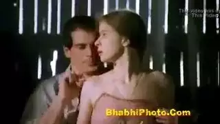 في سن المراهقة عارية يأكل ل إفشل جديدة لأول مرة ، في حين أن صديقها يراقب لها في سن المراهقة عارية يأكل ل إفشل جديدة لأول مرة ، في حين أن صديقها يراقب لها