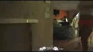 امرأة سمراء جميلة، إيما هيكس هو مص ديك ضخمة والحصول عليها محشوة مع ثديها الكبير امرأة سمراء جميلة، إيما هيكس هو مص ديك ضخمة والحصول عليها محشوة مع ثديها الكبير