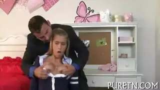 مدرسي الخصوصي يدعك و يحلب لي بزازي الكبار حتى يوصلنا الى الرعشة الجنسية