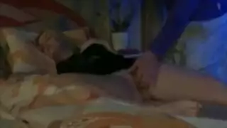 طفل واحد جائع يصرخ من المتعة بينما يمارس الجنس طوال الليل ، من قبل المتأنق الأبيض. طفل واحد جائع يصرخ من المتعة بينما يمارس الجنس طوال الليل ، من قبل المتأنق الأبيض.