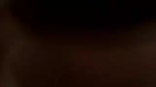 امرأة سمراء ساخنة ، نوريا بليم تتحدث مع أصدقائها لأنها تحب المجموعات الثلاثية أكثر من أي شيء آخر