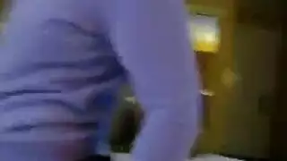 امه تداعب زبه و هو نائم و تكتشف زب ابنها قائم وفتخرجه لترضعه امه تداعب زبه و هو نائم و تكتشف زب ابنها قائم وفتخرجه لترضعه