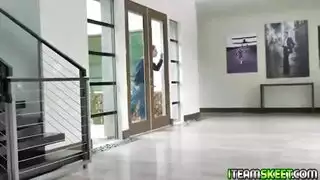 النياك يضاجع حبيبته في كل الأوضاع التي يمكن أن تتخيلها قبل ما يقذف حليبه في كسها النياك يضاجع حبيبته في كل الأوضاع التي يمكن أن تتخيلها قبل ما يقذف حليبه في كسها