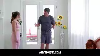 المرأة ذات النظارات لها أظافر كبيرة وتمص القضيب بيدها على الكرات التي بها الكثير من الحيوانات المنوية المرأة ذات النظارات لها أظافر كبيرة وتمص القضيب بيدها على الكرات التي بها الكثير من الحيوانات المنوية