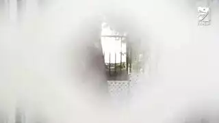 تخرج زوجته من البيت ويحضر فتاة ليل تمص زبه مص روعة حتى تكيفه