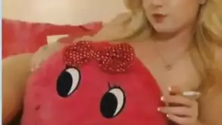 التدفق الأحمر التدخين الساخنة كريسي جاي يحصل على بعض الفم عن طريق الفم.