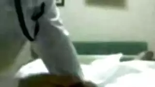 شرموطة بالحجاب ترضع زب عشيقها و لا تتوقف حتى ترى الحليب يخرج من الزب