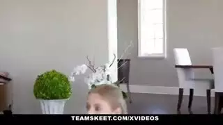 مثير شقراء تمتص ضابط القرض لها للحصول على المال الجيد ، مثل وقحة حقيقية. مثير شقراء تمتص ضابط القرض لها للحصول على المال الجيد ، مثل وقحة حقيقية.