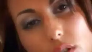 امرأة سمراء تشيكية على وشك أن تجعلها أول فيديو إباحي ، لأنها بحاجة ماسة إلى المال امرأة سمراء تشيكية على وشك أن تجعلها أول فيديو إباحي ، لأنها بحاجة ماسة إلى المال