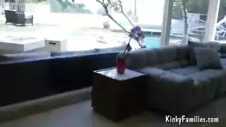 فاتنة شقراء في الصنادل السوداء مع الكعب العالي هو الحصول على جرعةها اليومية من اللعنة فاتنة شقراء في الصنادل السوداء مع الكعب العالي هو الحصول على جرعةها اليومية من اللعنة