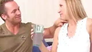 في غياب زوجها تتعب من قلة السكس و تخون زوجها و تمص عشيقها و تتناك في سريرها في غياب زوجها تتعب من قلة السكس و تخون زوجها و تمص عشيقها و تتناك في سريرها