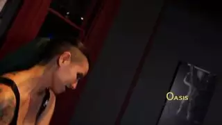 تعرف السيدة الضاربة كيارا فوستر كيف تبدو مع زي اللاتكس الجديد الذي يتم استخدامه تعرف السيدة الضاربة كيارا فوستر كيف تبدو مع زي اللاتكس الجديد الذي يتم استخدامه