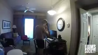 الاخ ينيك أخته المطيزة من الخلف في الصباح الباكر وهي نائمة في السرير