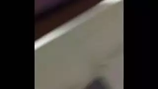 الكلبة شقراء هي الحصول على مسمر من الخلف، في الجزء الخلفي من شاحنة صديقها