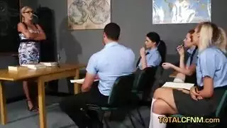 بعد درس الجنس المدرسي ، فإن الجبهة الساخنة مع الثدي الضخمة تمتص ديك الرجل الأصغر سنا. بعد درس الجنس المدرسي ، فإن الجبهة الساخنة مع الثدي الضخمة تمتص ديك الرجل الأصغر سنا.