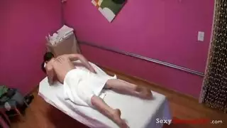 مدلكة الشرقية الخاطئة مص العميل. مدلكة الشرقية الخاطئة مص العميل.