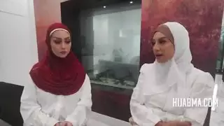 زوجات غيور في الحجاب تدور كيرا فوكس ، ساشا بيرل | الحجاب زوجات غيور في الحجاب تدور كيرا فوكس ، ساشا بيرل | الحجاب