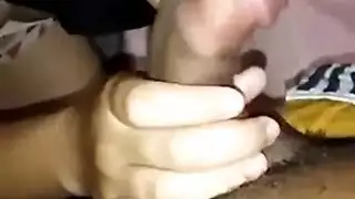 سكس محجبات خليجيات تمص زب كبير بشهوه حتي قذف علي الحجاب