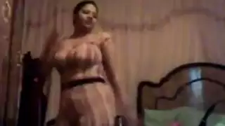 غادة شرموطة المنصورة تتناك من ابن خالتها في غياب زوجها عشيقها الأولاني وتسريب فيديو سكس عربي