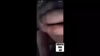 تجلس فتاة هندية صغيرة مع كس مثقوب بشكل كبير على الأريكة ، ومضايقة لنا تجلس فتاة هندية صغيرة مع كس مثقوب بشكل كبير على الأريكة ، ومضايقة لنا