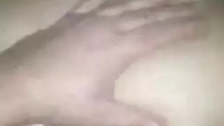 فيديو جديد و الشرموطة المصرية بينكها و بتقوله اشتمني و اضربني عشان انزل لبني