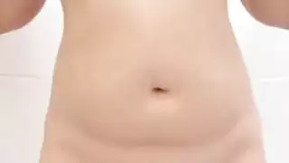 الفتاة المسلمة العربية السمين ترقص عارية تظهر ثديها وجملها على الكاميرا بعد الفصل | الفيديو الإباحية العربية