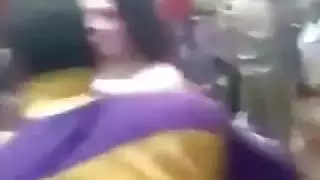 عيلين ولاد لبوه مش راحمين المتناكه اللى تحت منهم ونازلين فشخ فيها وهيا توحوح ومتكيفه