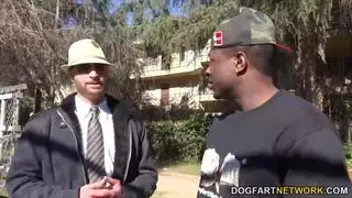 ألكسيا راي مساعدة جميلة ، تحب أن تقضي على زملائها خلال ساعات العمل القصيرة